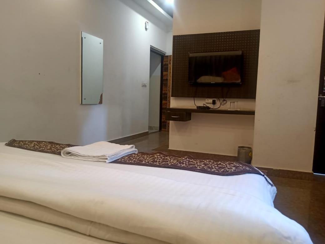 Hotel Rajshree Tanakpur Ngoại thất bức ảnh