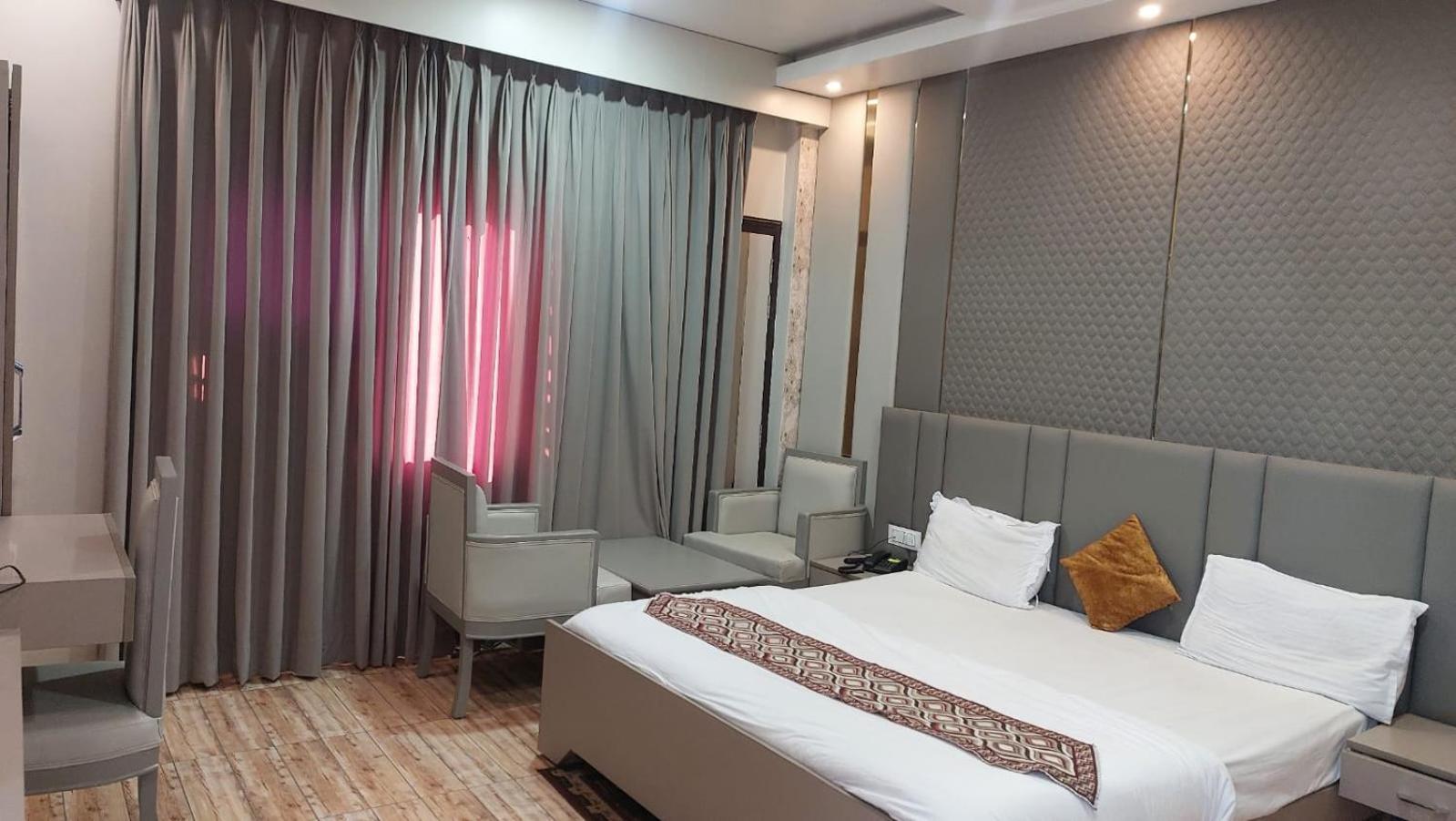 Hotel Rajshree Tanakpur Ngoại thất bức ảnh