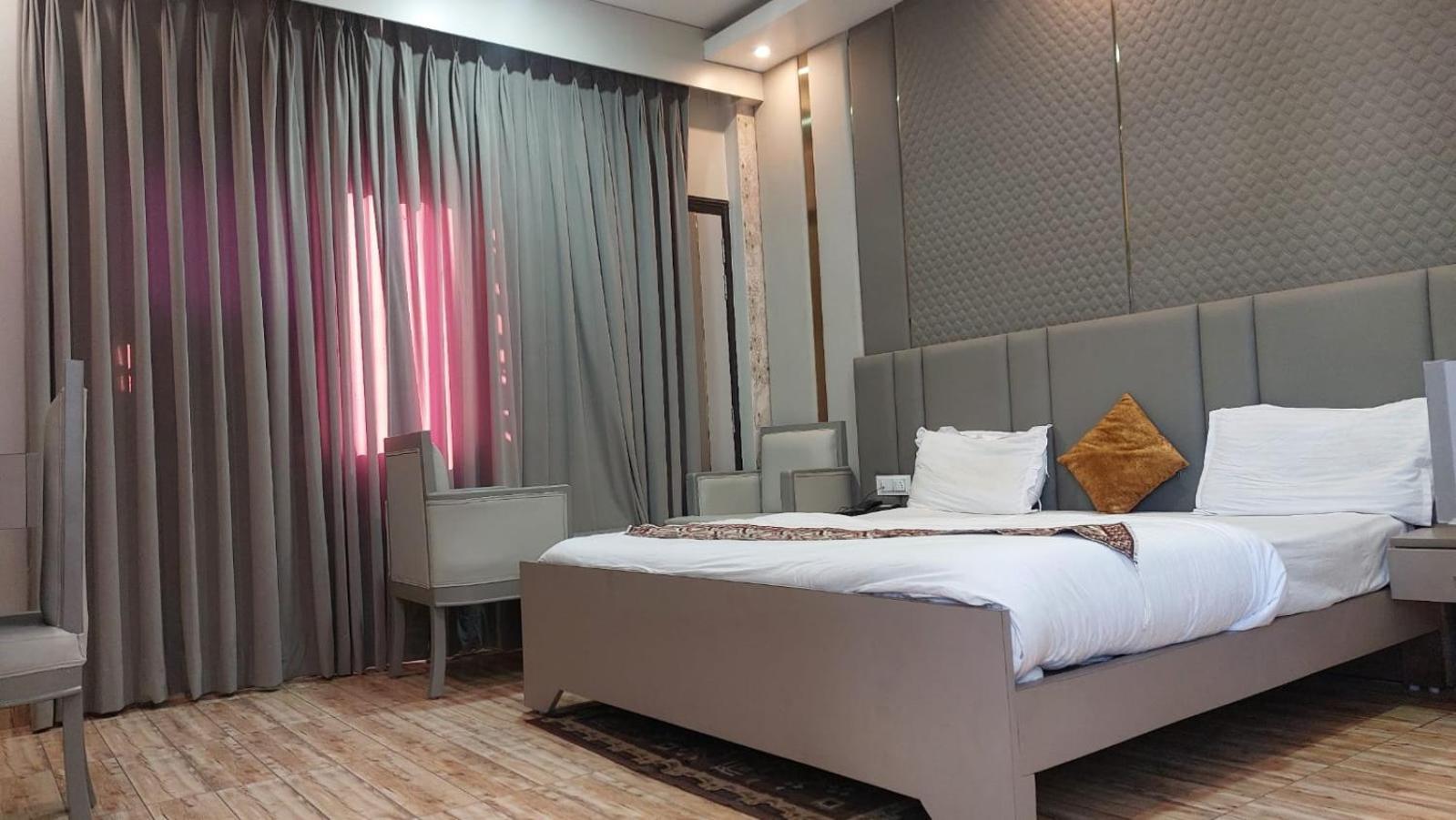 Hotel Rajshree Tanakpur Ngoại thất bức ảnh